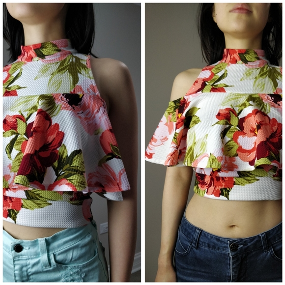 a'gaci Tops - Agaci Floral textured flowy open shoulder crop top